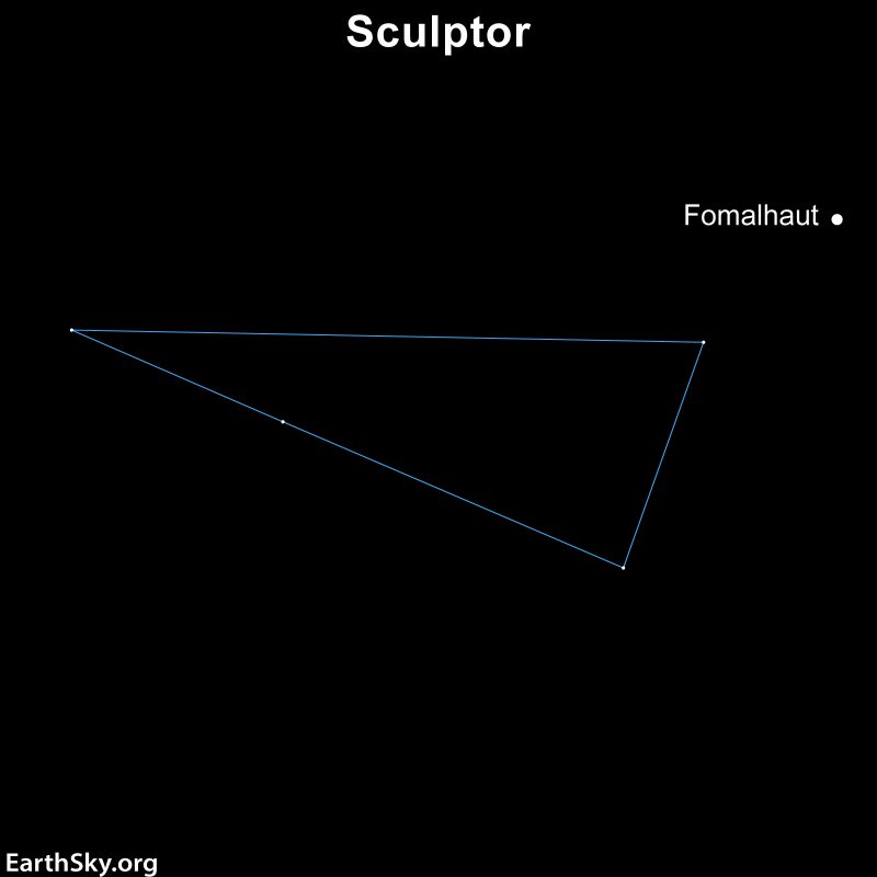 Sky chart showing triangular constellation Sculptor and the star Fomalhaut at its top right.